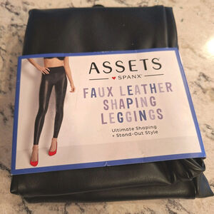 NEW Spanx Assets Faux Leather Shaping Leggings Womens Sz Small Black 20258r